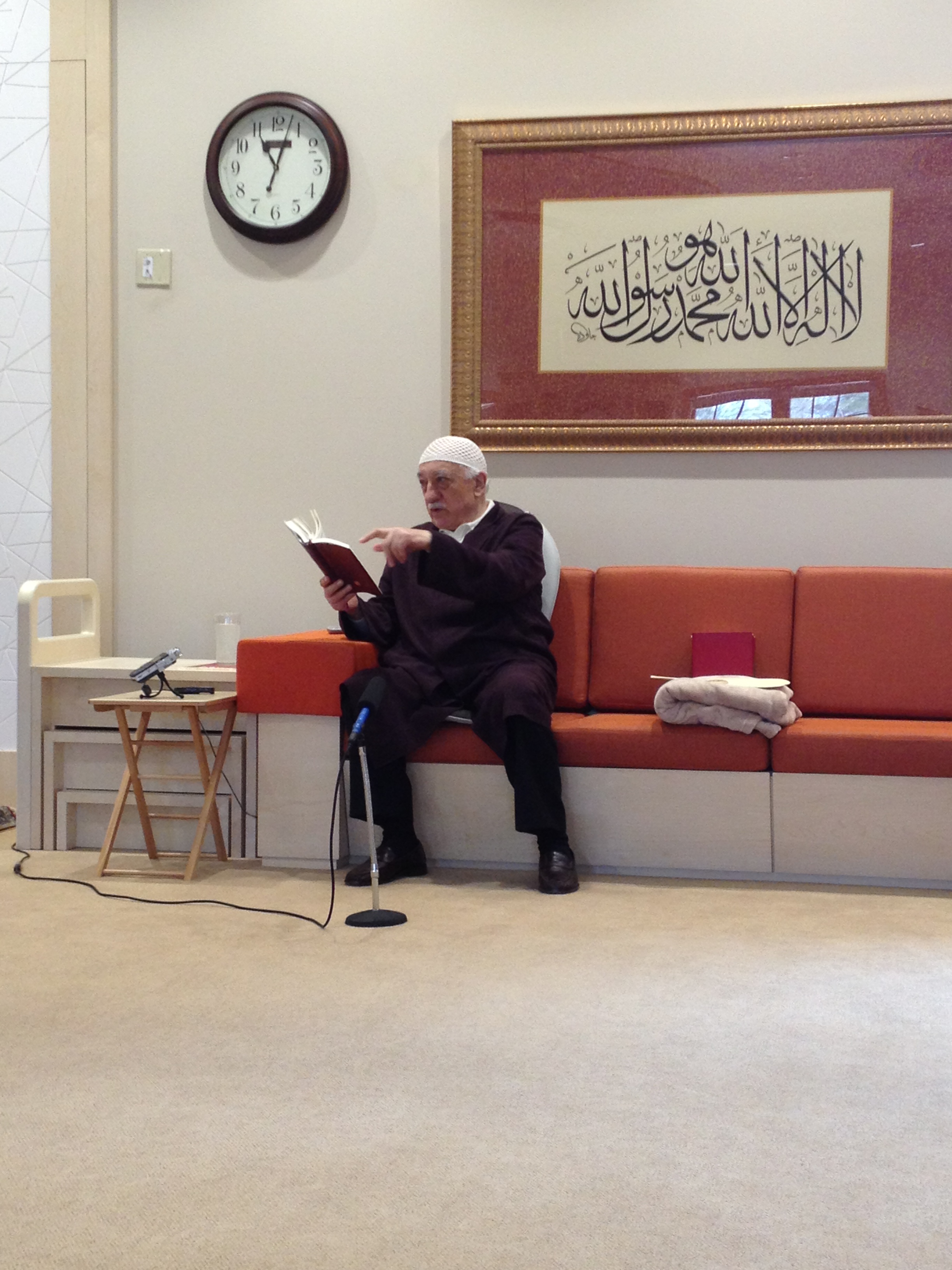 Muhterem Fethullah Gülen Hocaefendi, ders sırasında