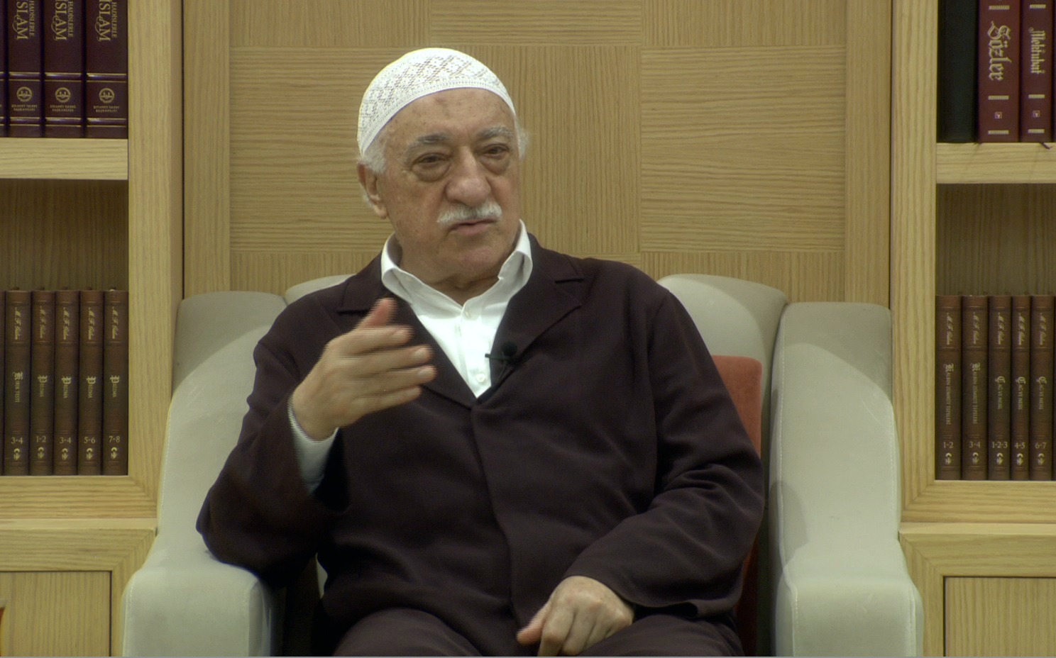Muhterem Fethullah Gülen Hocaefendi Sohbet Ederken