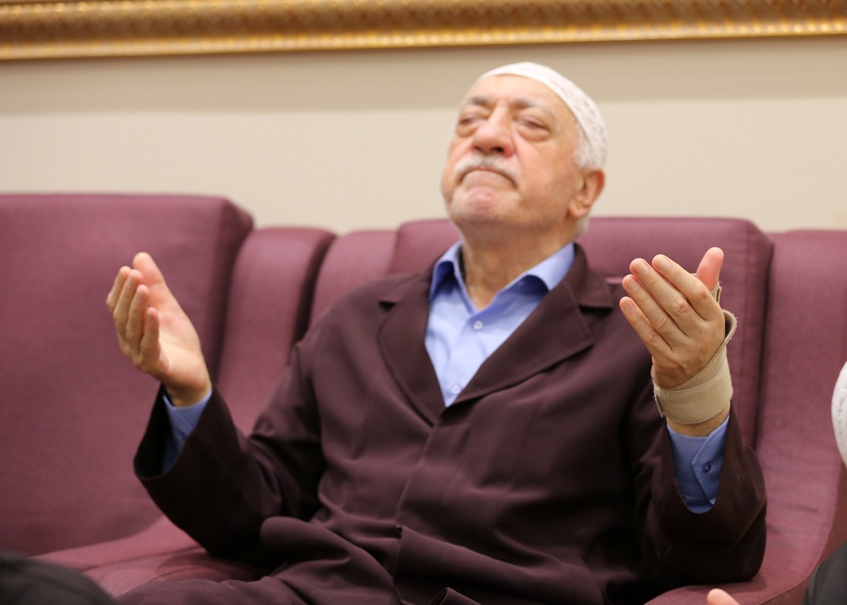 Muhterem Fethullah Gülen Hocaefendi bayram namazı sonrası dua esnasında