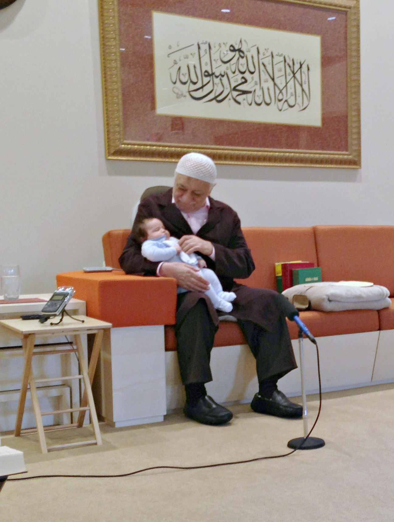 Mustafa Fehmi Okur kardeşimiz de muhterem Fethullah Gülen Hocaefendi’nin duasını almaya gelmişti; muradına erdi